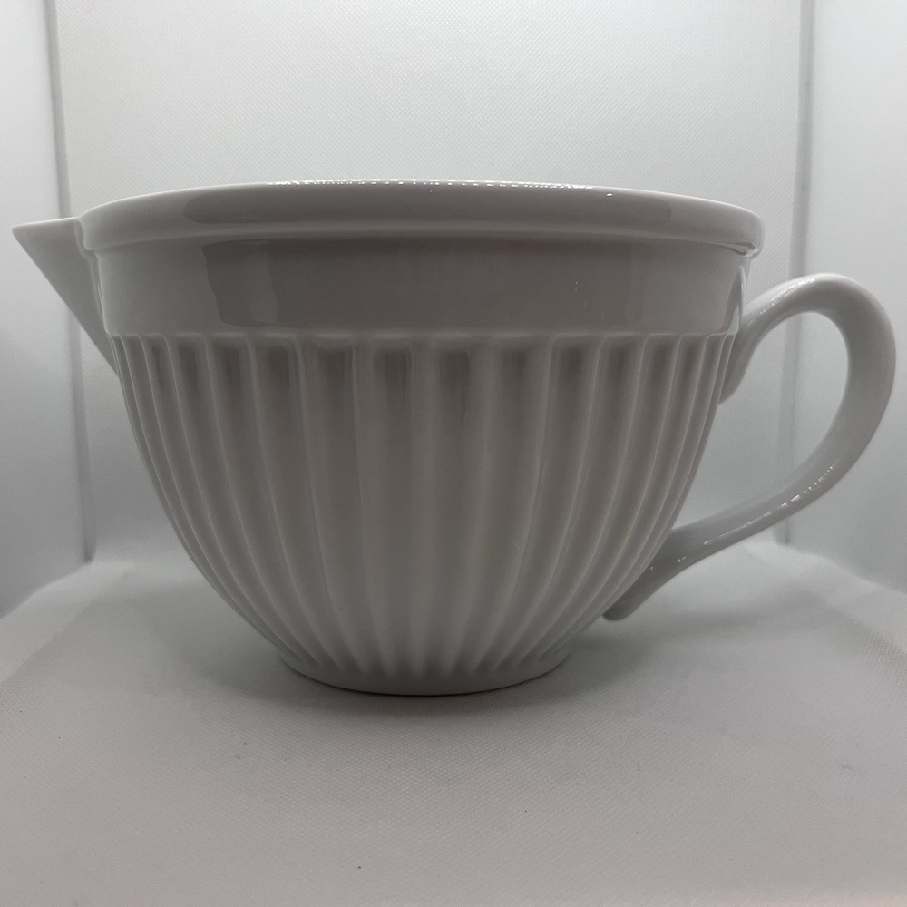 Crate & Barrel Ribbed White Porcelain Batter Mixing Bowl Pour Spout Chip